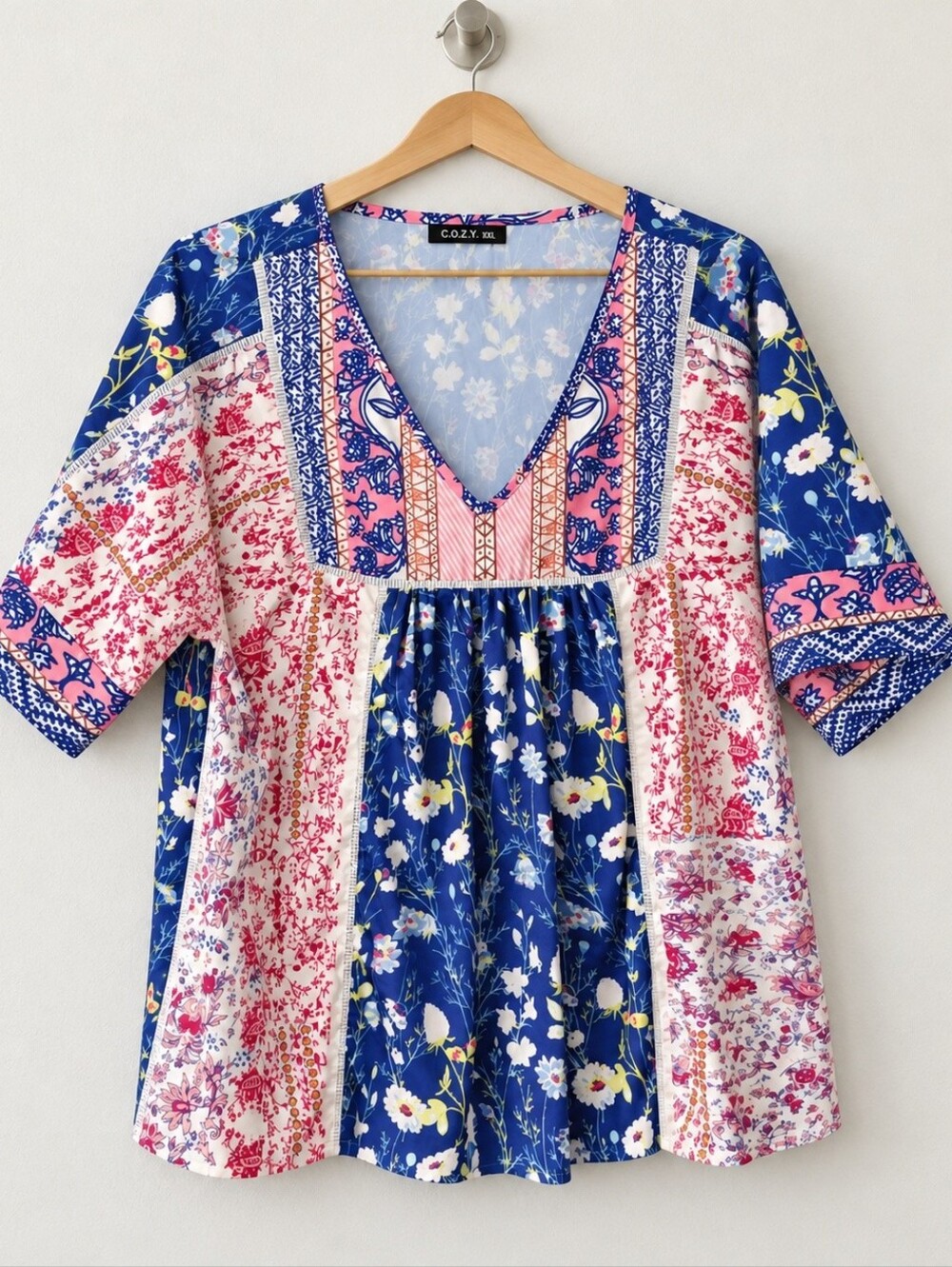 Plus Size Floral Patchwork V-Neck Women’s Top in Navy & Pink